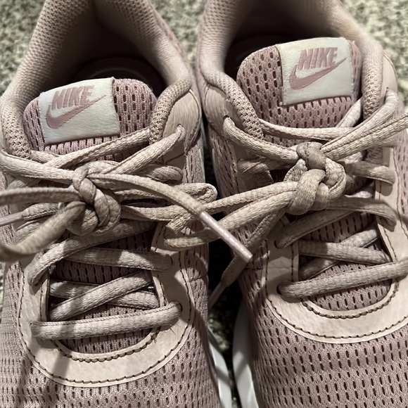 Nike Women’s Tanjun Shoes - Picture 5 of 9